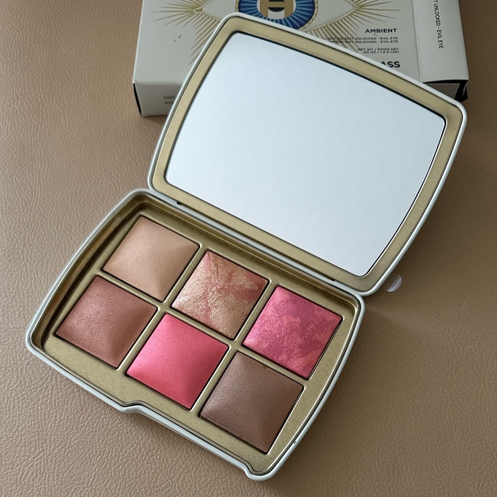 NWT Hourglass Ambient Lighting Palette Evil Eye 🧿
